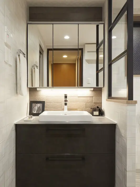 デザインにこだわった開放的な水廻り空間